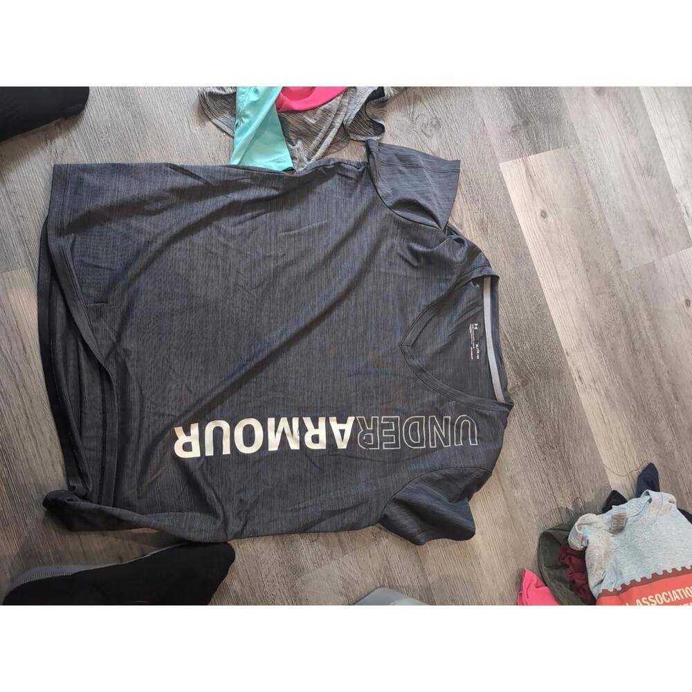 Lot Of (2) Xl Under Armour Women's Active Wear Tops And (1) XXL